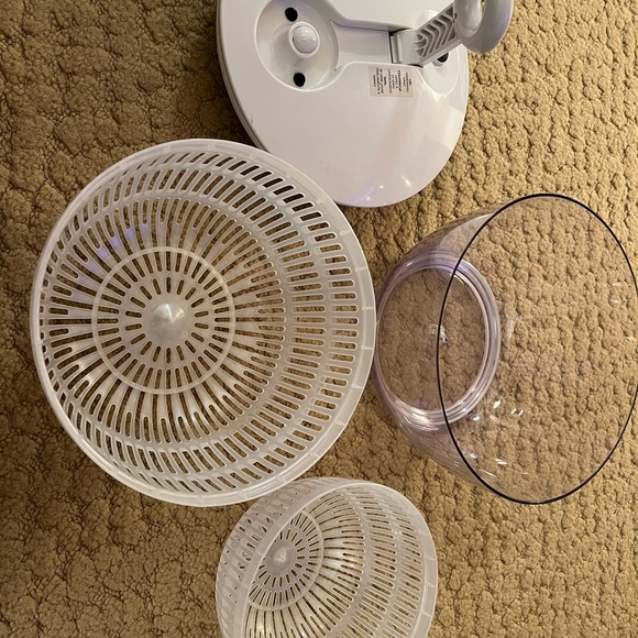Pampered Chef Kitchen Pampered Chef Salad And Berry Spinner Poshmark